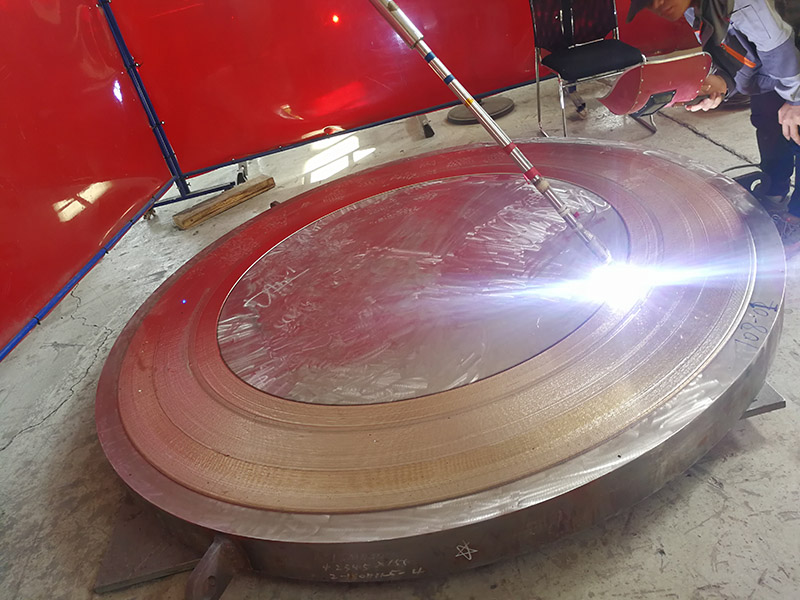 Corrosion-resistant tube sheet with ER309LMo + ER316L weld overlay for heat exchanger applications