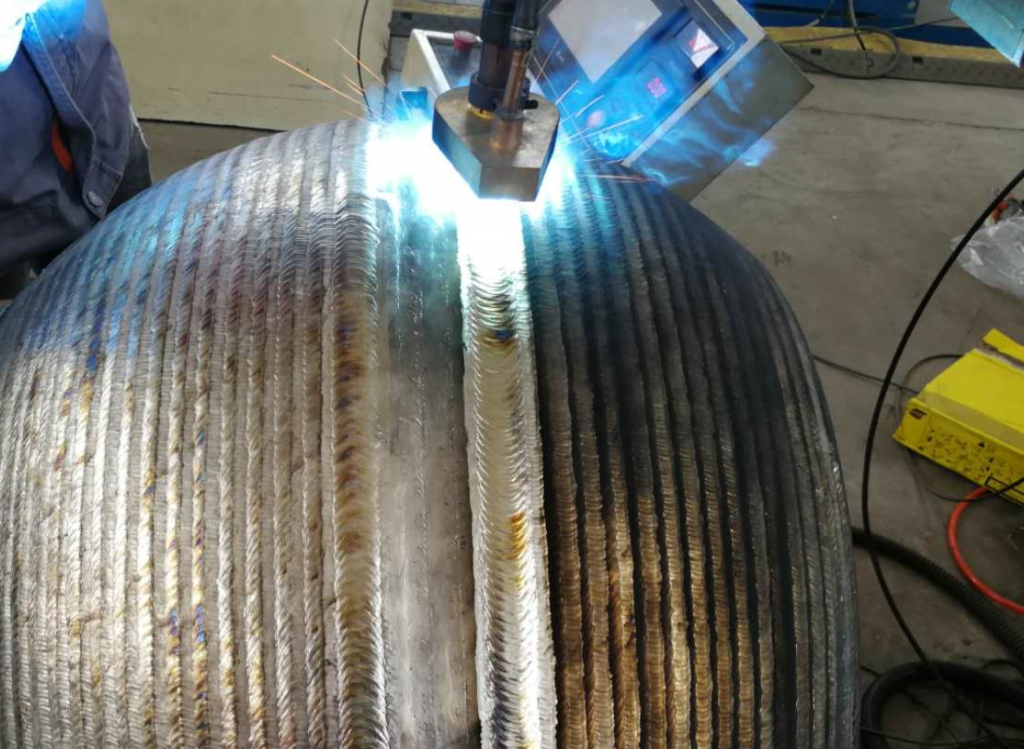 Valve welding overlay cladding