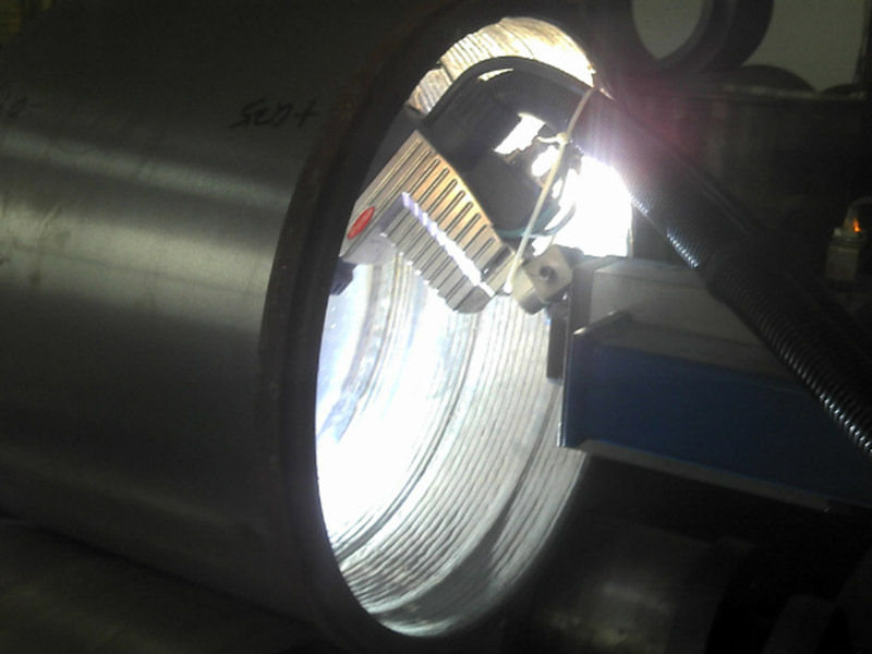 Cladded pipeline with nickel-based alloy overlay for offshore applications