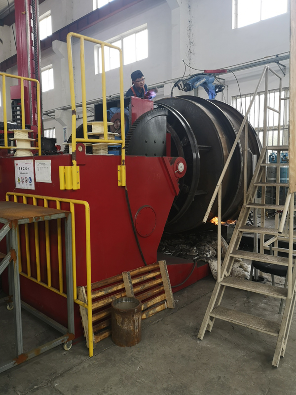 MIG overlay welding equipment used for industrial surface cladding