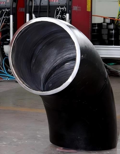 Weld overlay elbow fitting used in high-temperature steam pipeline system