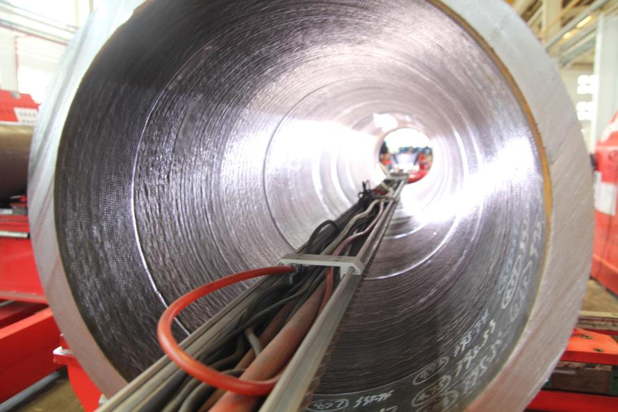 FNS Pipeline stainless steel clad piping in petrochemical facility