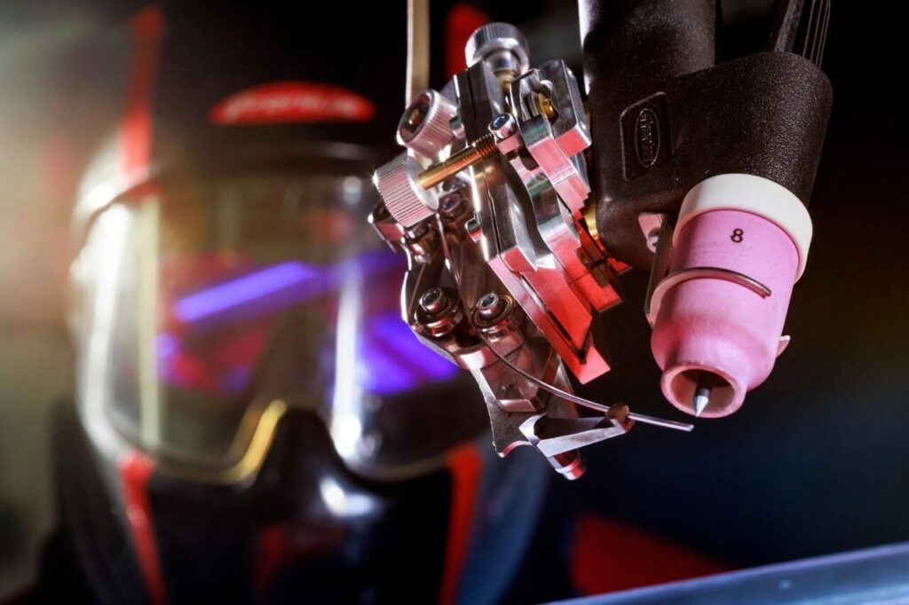 FNS iWave welding platform with robotic TIG DynamicWire system