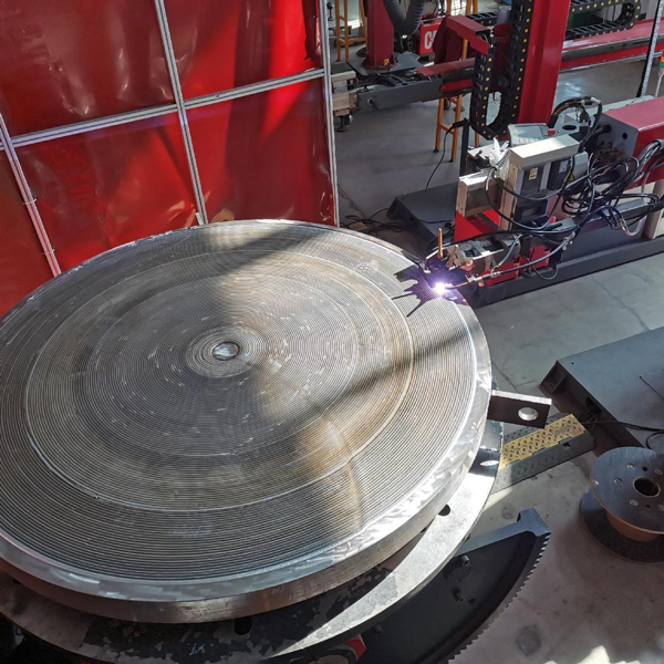 Tube Sheet Sealing Surface Hardfacing: Complete Welding Procedure, Inspection Standards, and Corrosion-Resistant Cladding Guide
